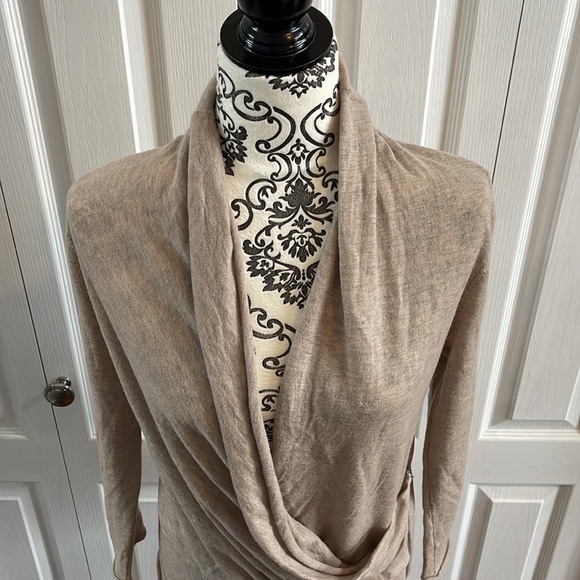 Alice + Olivia Knit Wrap Cardi Small - Picture 4 of 9